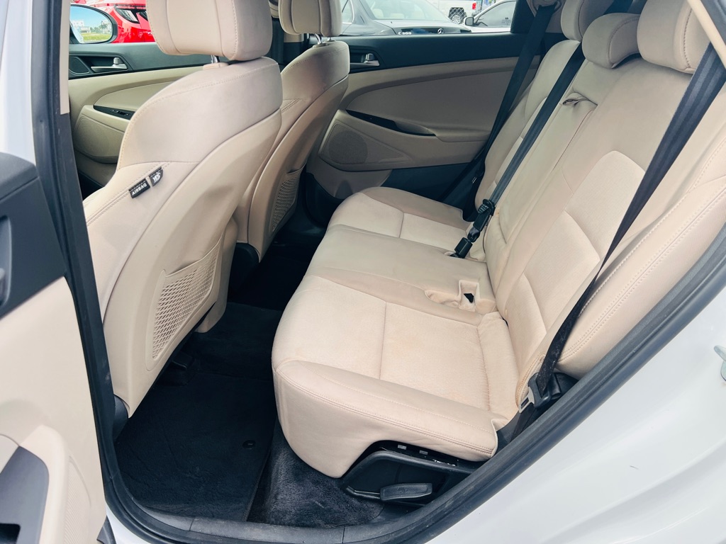 Photo 12 of this HYUNDAI TUCSON