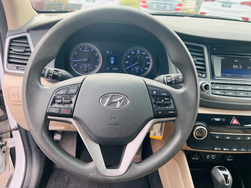 Photo 16 of this HYUNDAI TUCSON