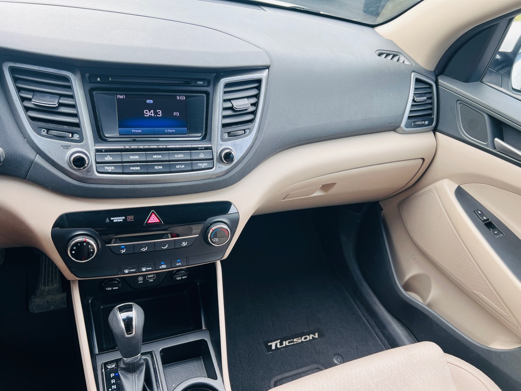 Photo 14 of this HYUNDAI TUCSON