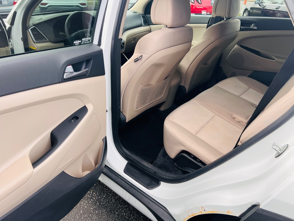 Photo 11 of this HYUNDAI TUCSON