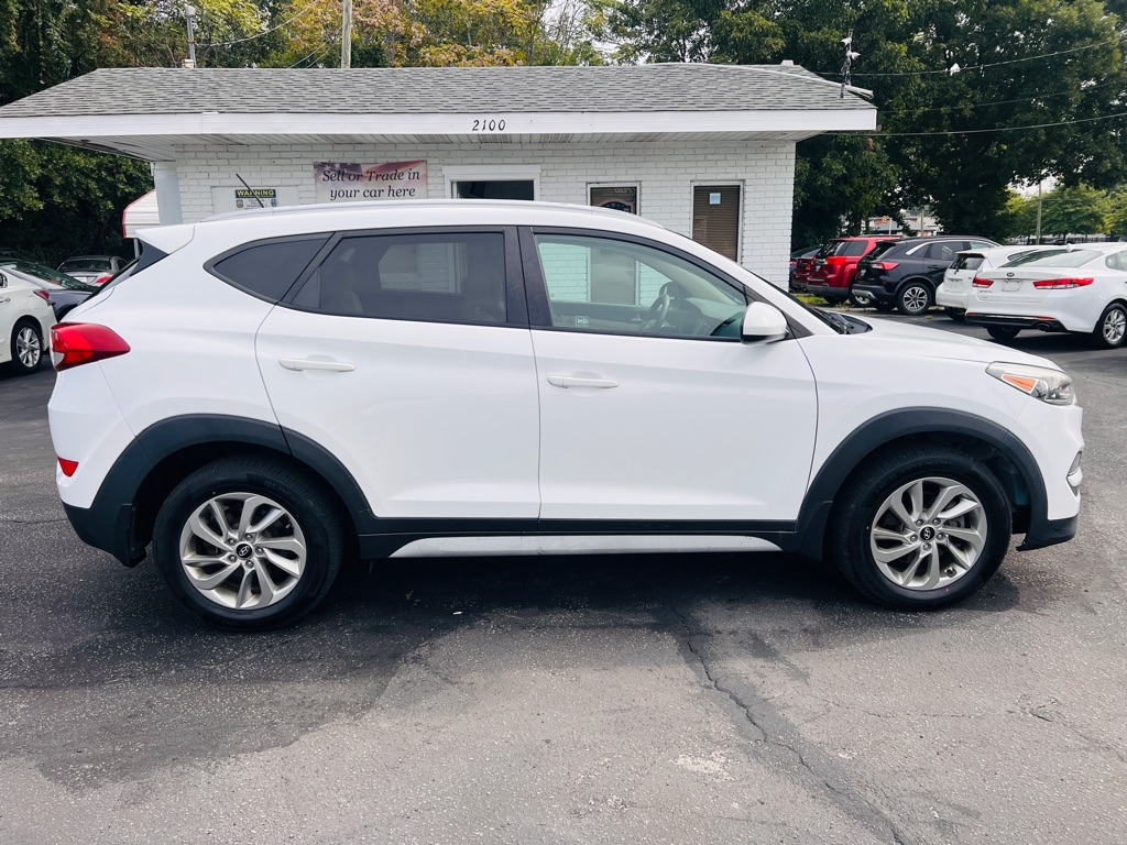 Photo 4 of this HYUNDAI TUCSON