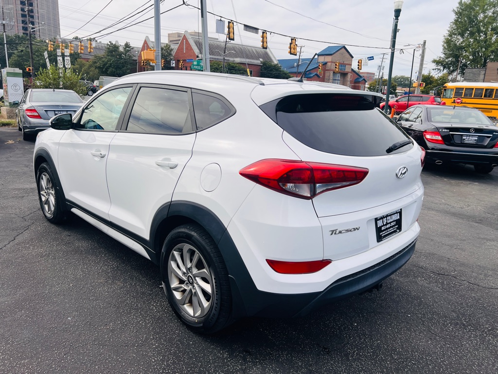 Photo 7 of this HYUNDAI TUCSON