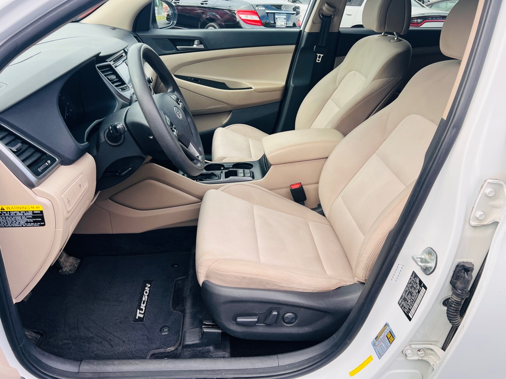 Photo 10 of this HYUNDAI TUCSON