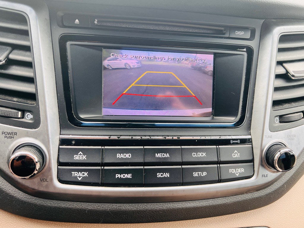 Photo 15 of this HYUNDAI TUCSON