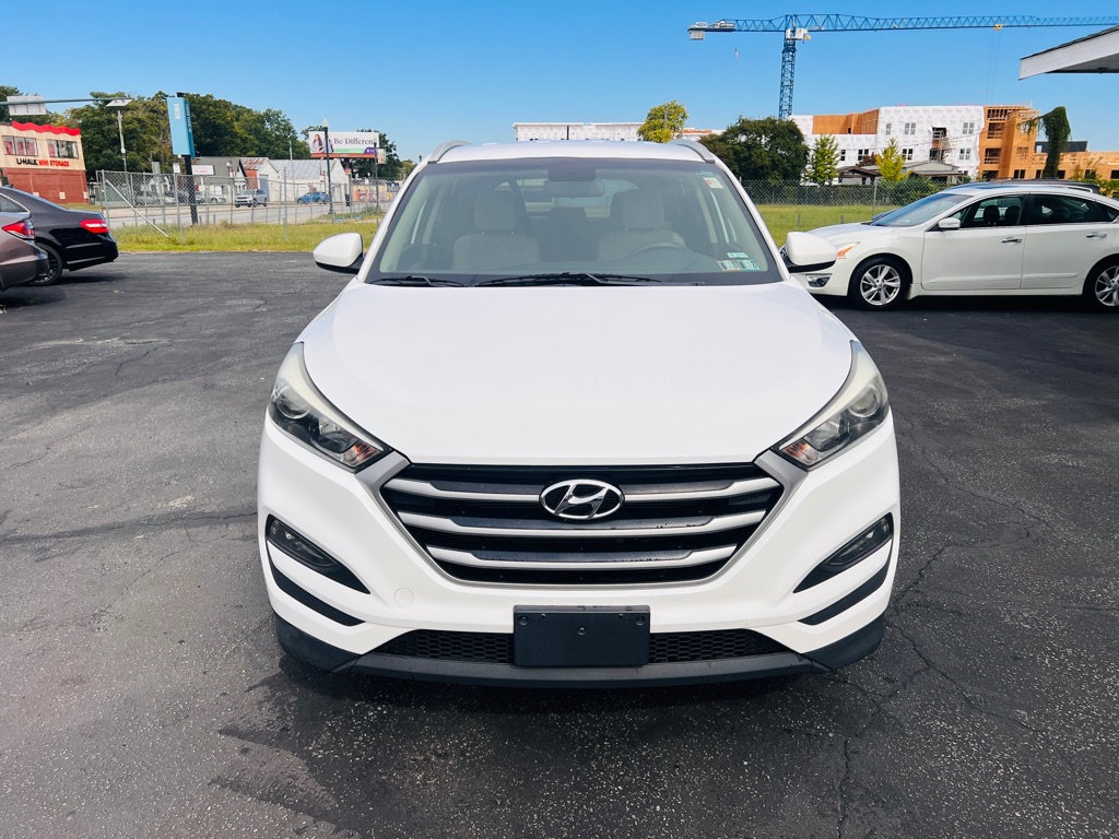 Photo 2 of this HYUNDAI TUCSON