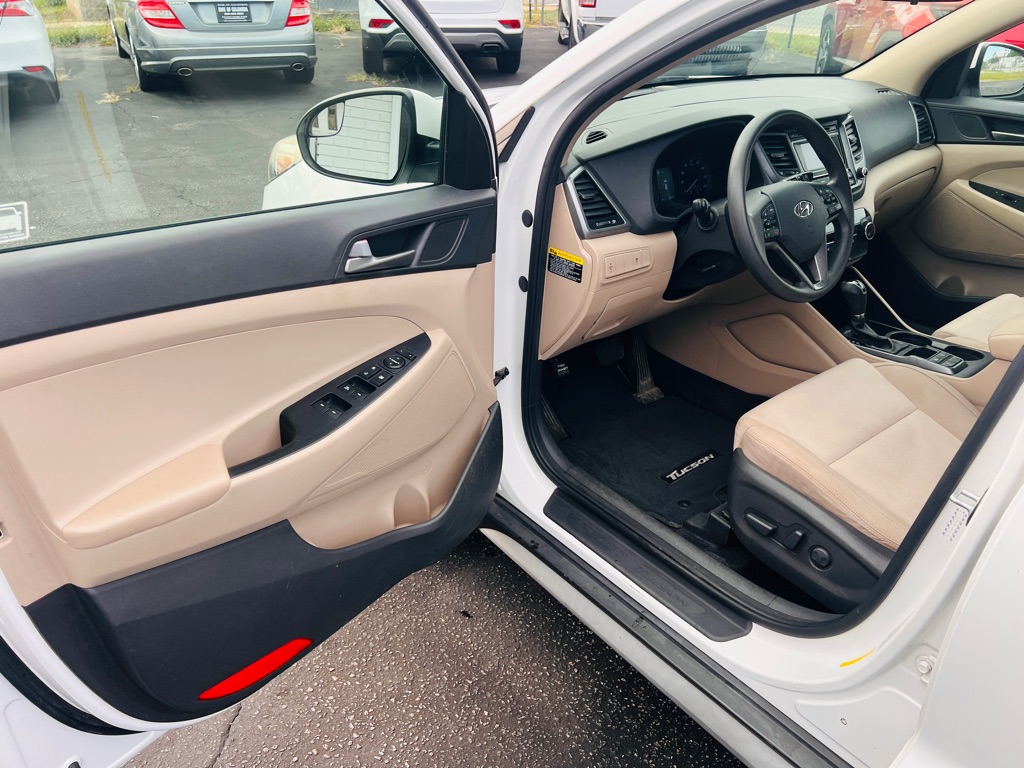 Photo 9 of this HYUNDAI TUCSON