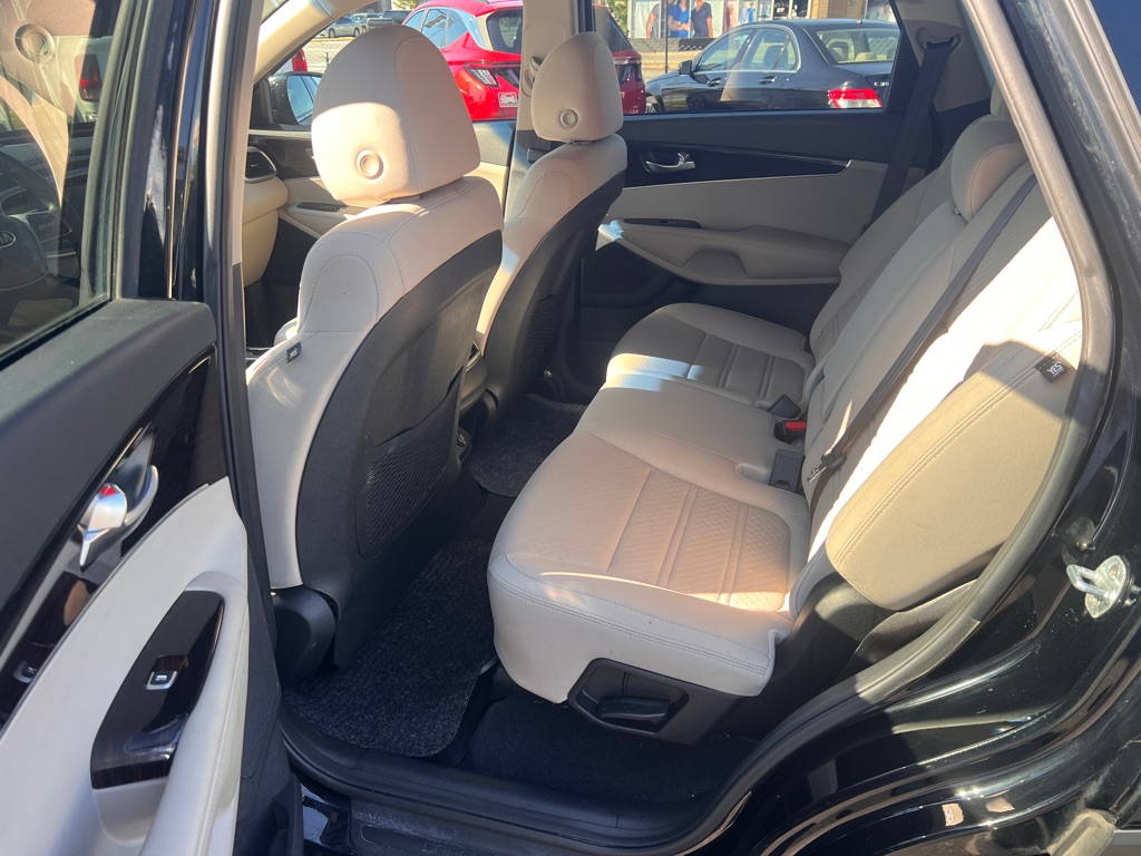 Photo 12 of this KIA SORENTO