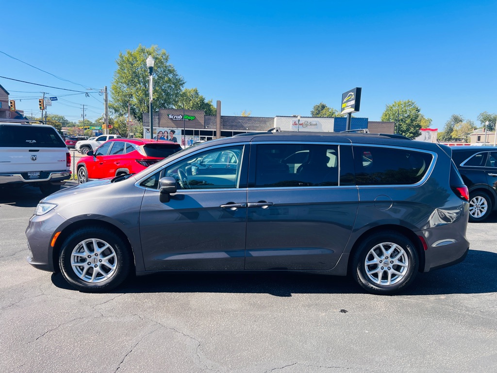 Photo 8 of this CHRYSLER PACIFICA
