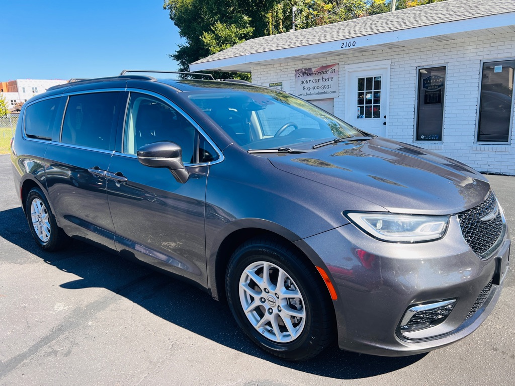 Photo 3 of this CHRYSLER PACIFICA