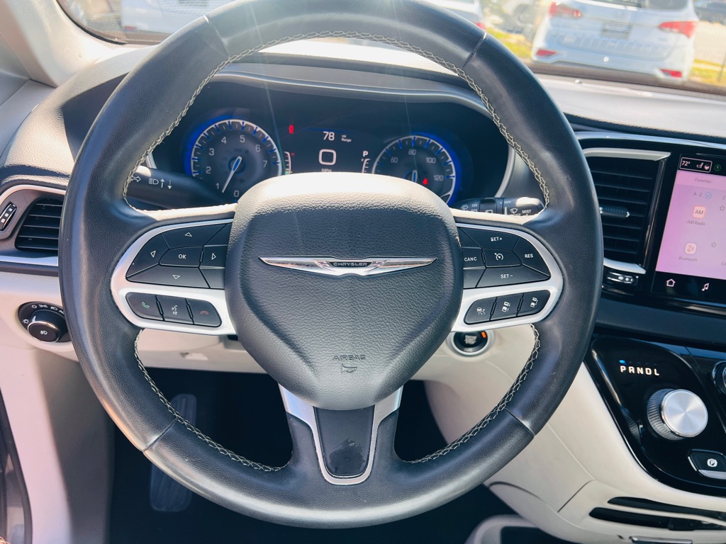Photo 18 of this CHRYSLER PACIFICA