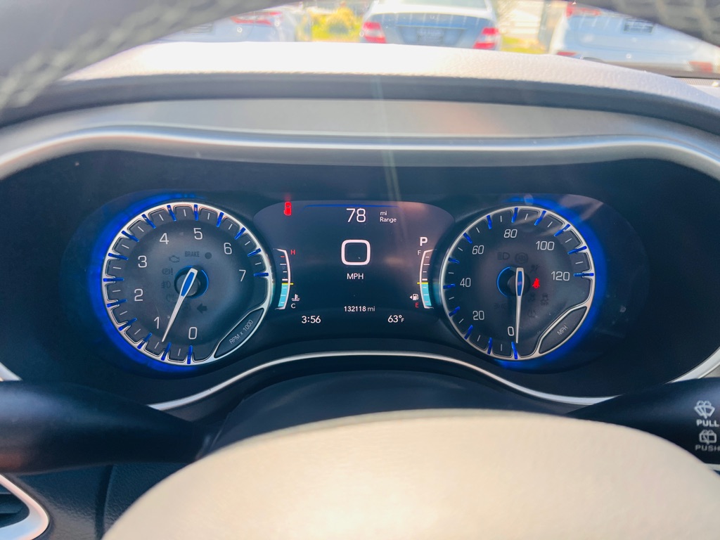 Photo 13 of this CHRYSLER PACIFICA