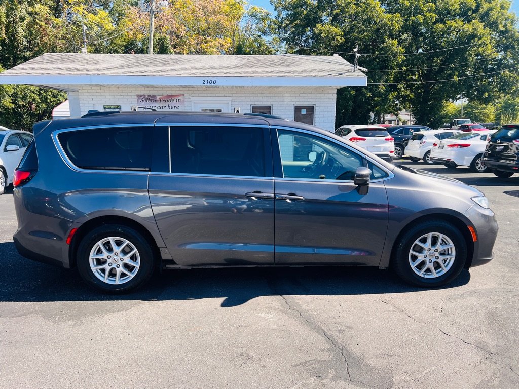 Photo 4 of this CHRYSLER PACIFICA