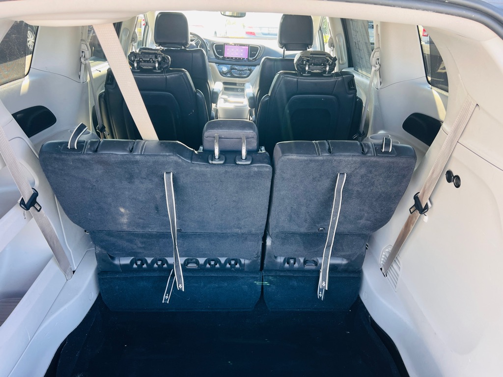 Photo 19 of this CHRYSLER PACIFICA