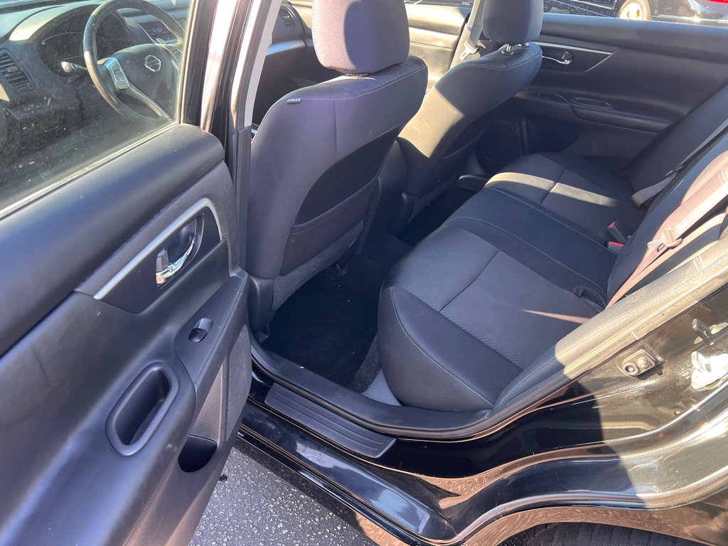 Photo 10 of this NISSAN ALTIMA