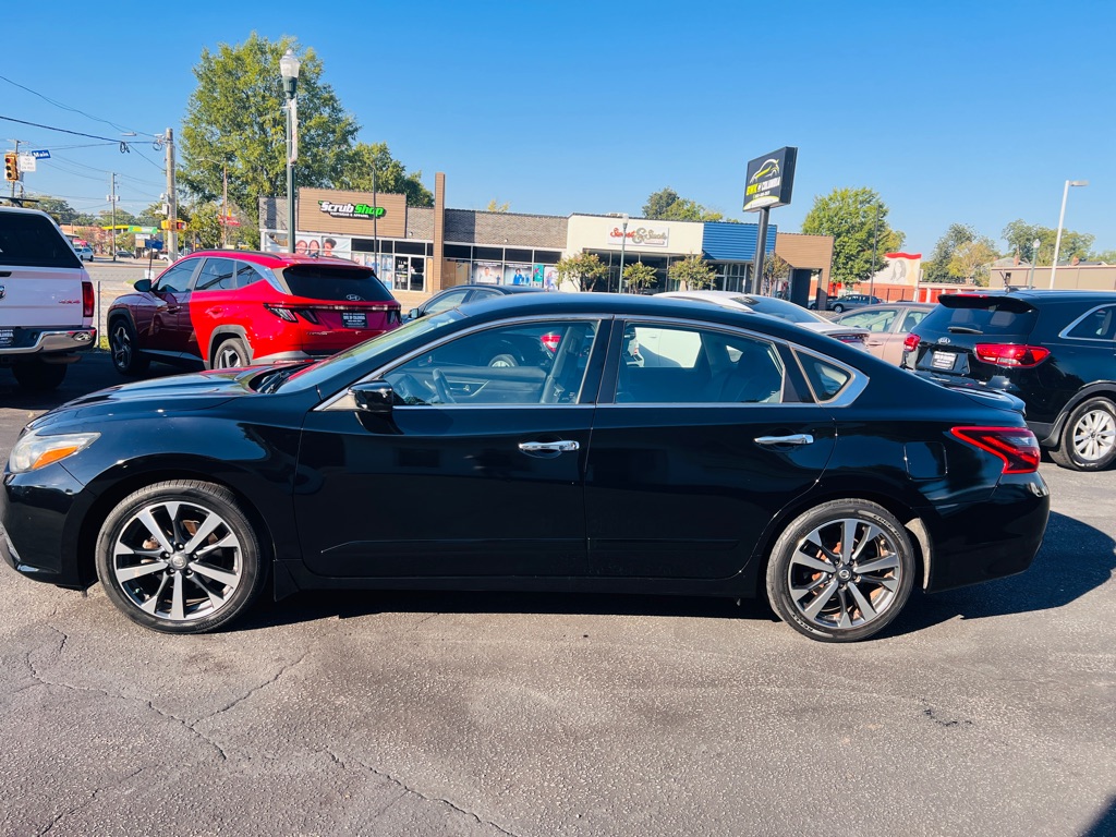 Photo 8 of this NISSAN ALTIMA
