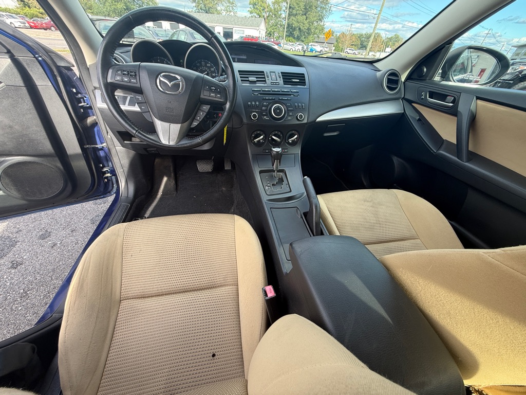 Photo 10 of this MAZDA 3