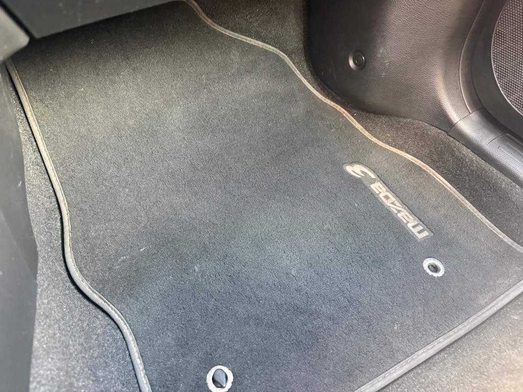 Photo 17 of this MAZDA 3