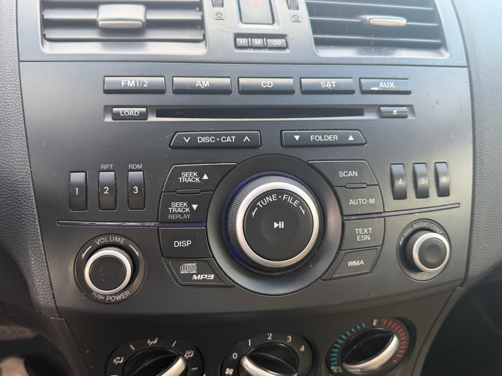 Photo 14 of this MAZDA 3