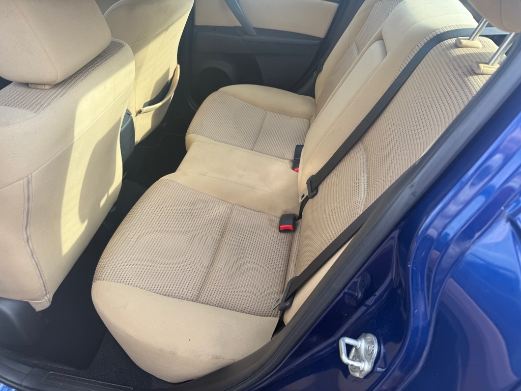 Photo 9 of this MAZDA 3