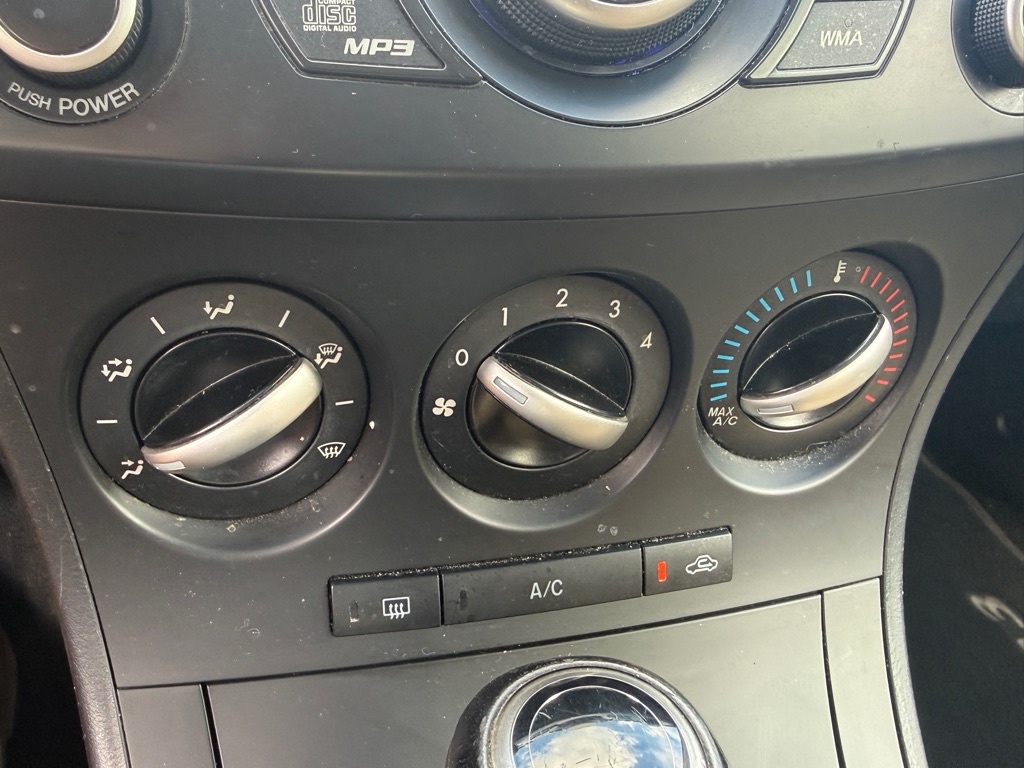 Photo 15 of this MAZDA 3