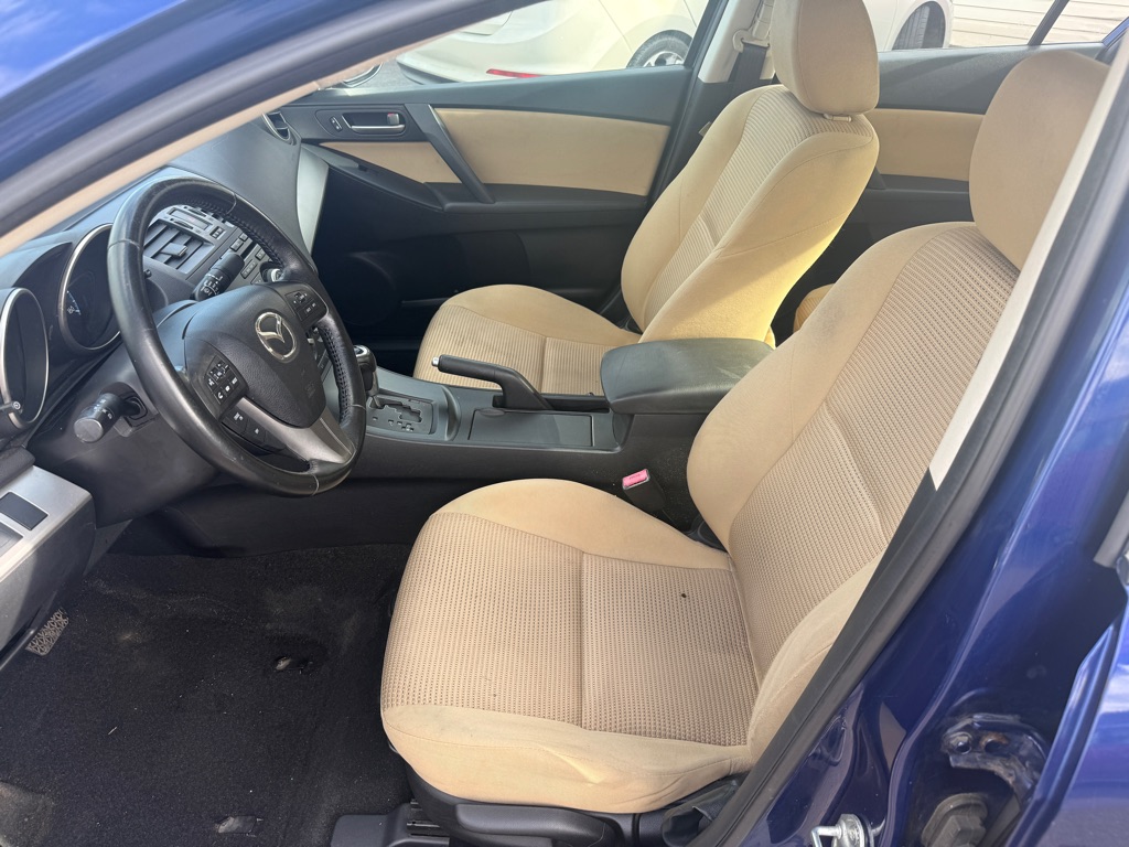 Photo 8 of this MAZDA 3