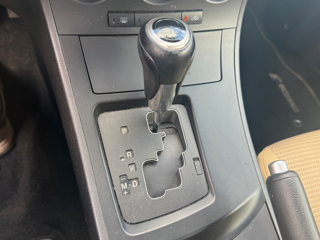 Photo 16 of this MAZDA 3