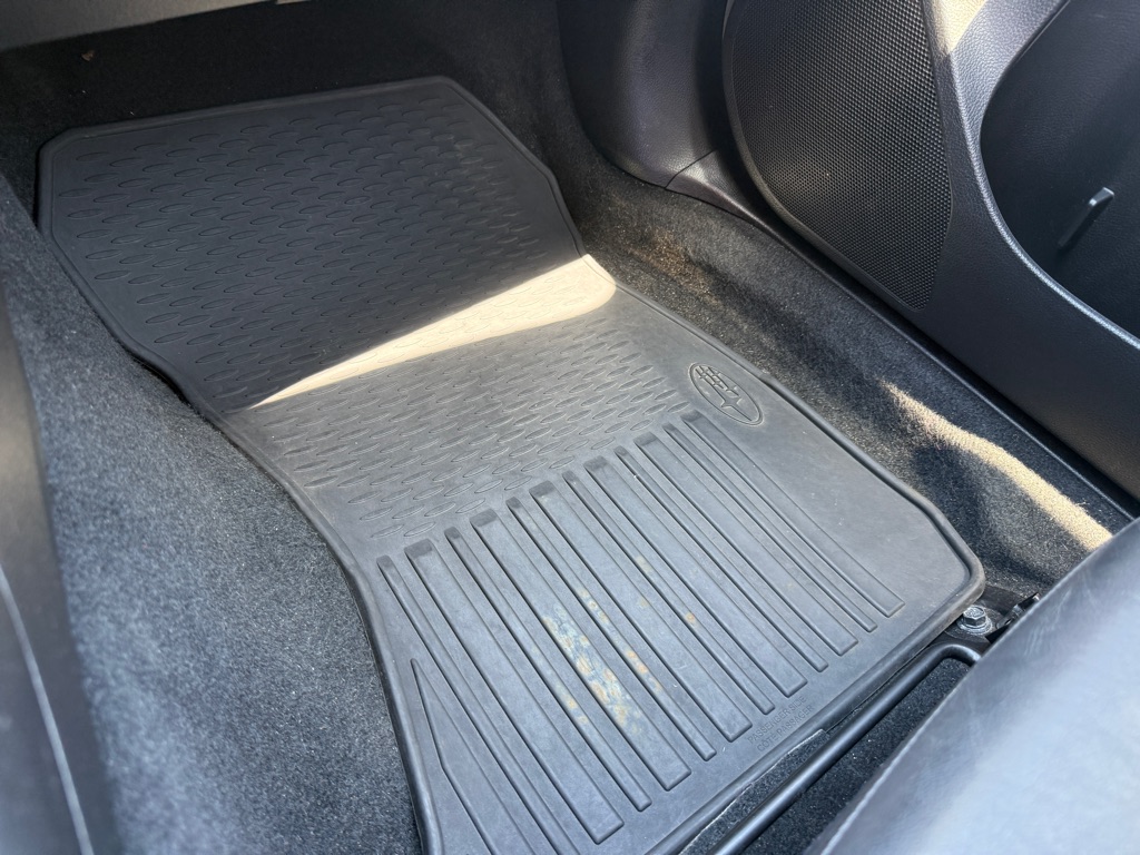 Photo 17 of this SUBARU IMPREZA