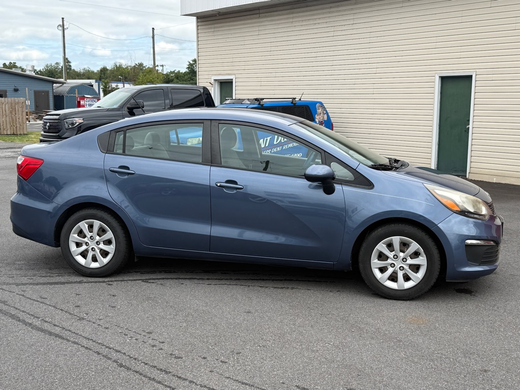 Photo 4 of this KIA RIO