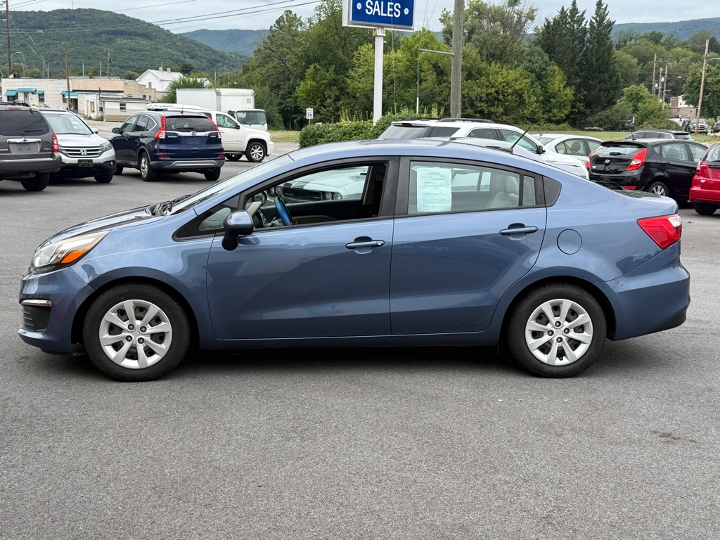 Photo 2 of this KIA RIO