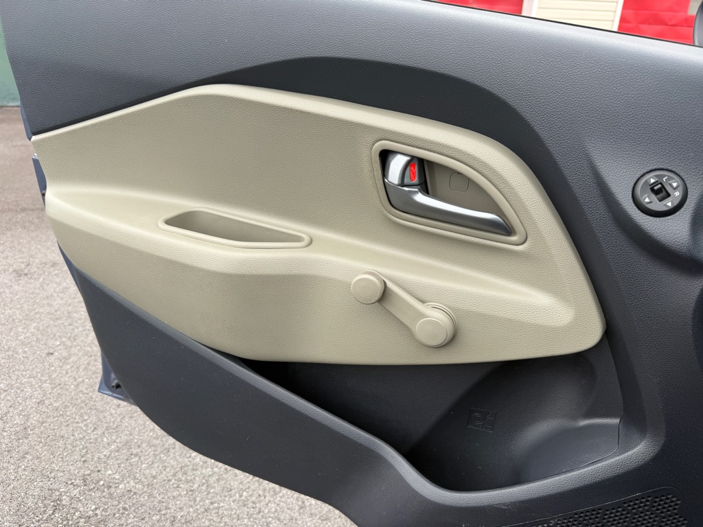 Photo 18 of this KIA RIO