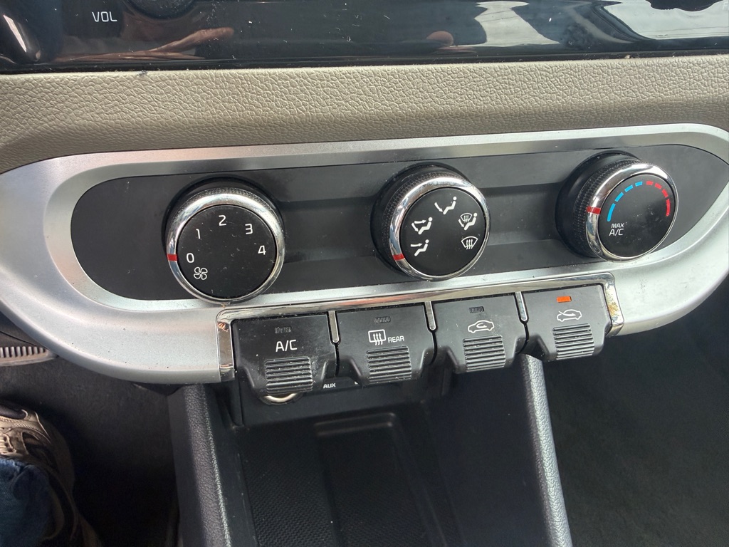 Photo 14 of this KIA RIO
