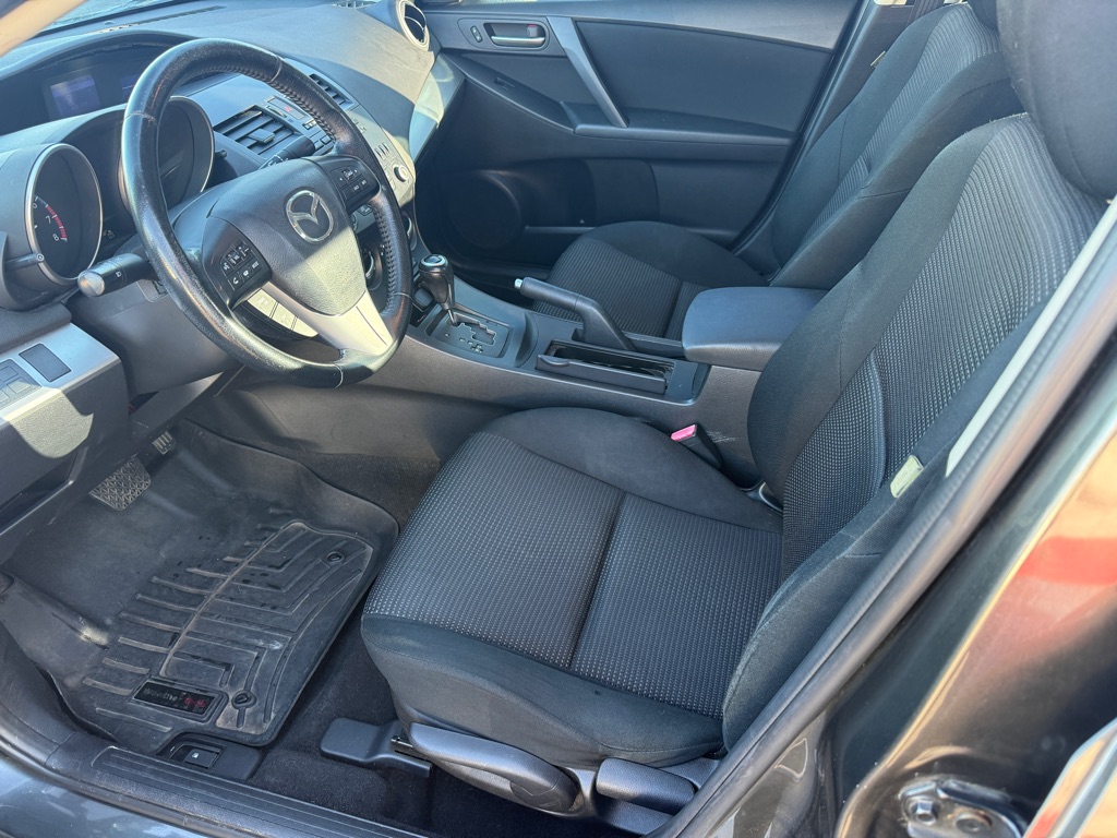Photo 8 of this MAZDA 3
