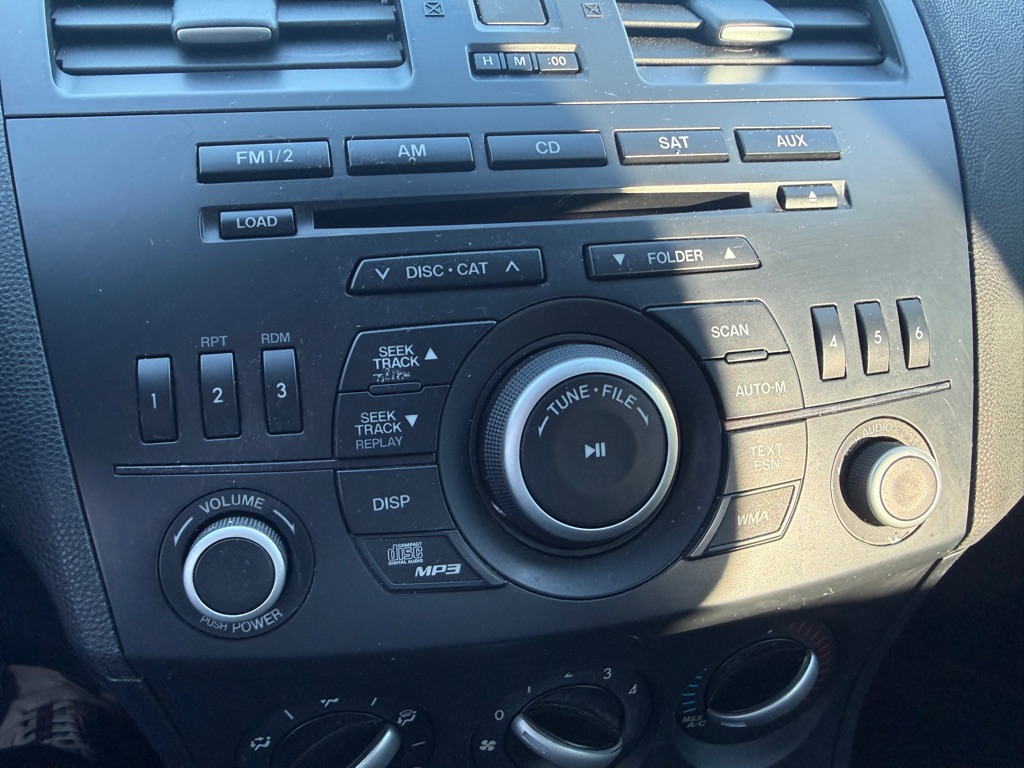 Photo 14 of this MAZDA 3