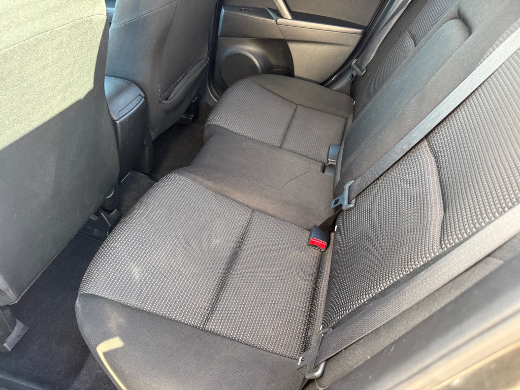 Photo 9 of this MAZDA 3