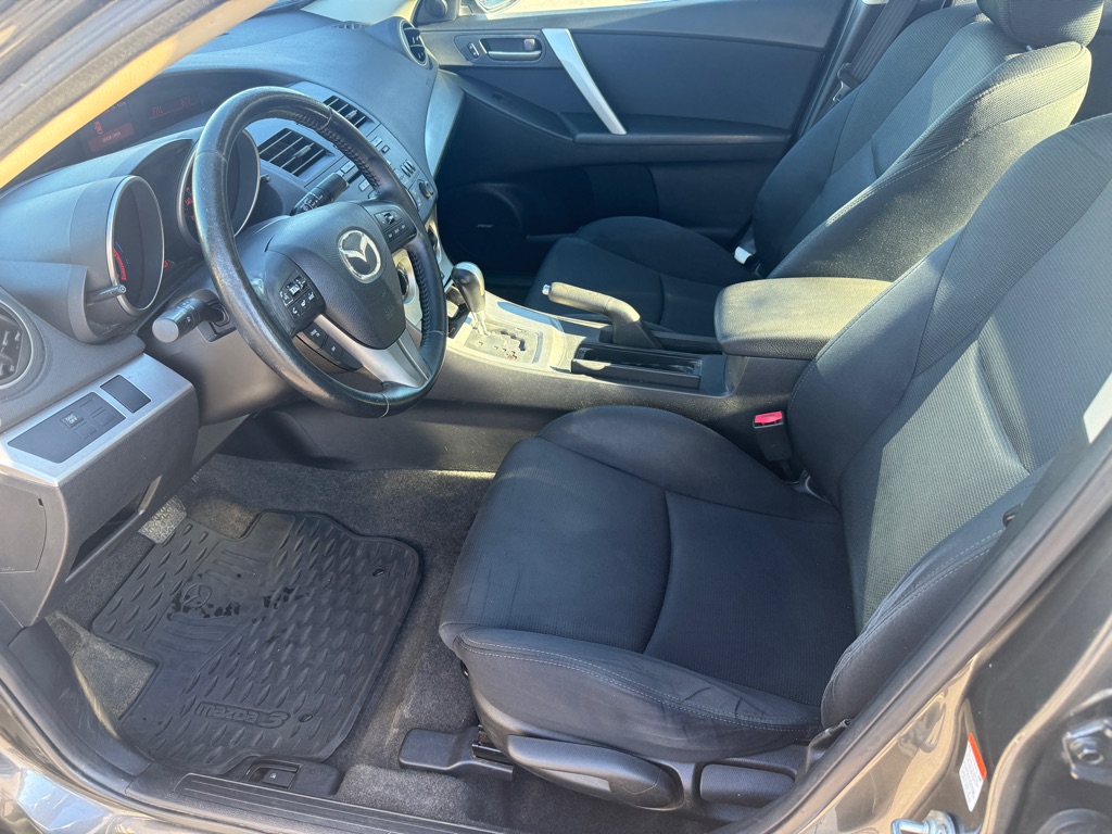 Photo 8 of this MAZDA 3