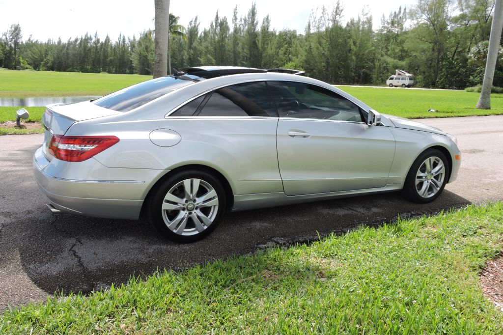 Photo 6 of this MERCEDES-BENZ E-CLASS