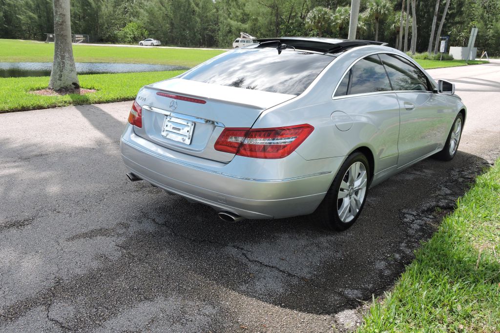 Photo 7 of this MERCEDES-BENZ E-CLASS