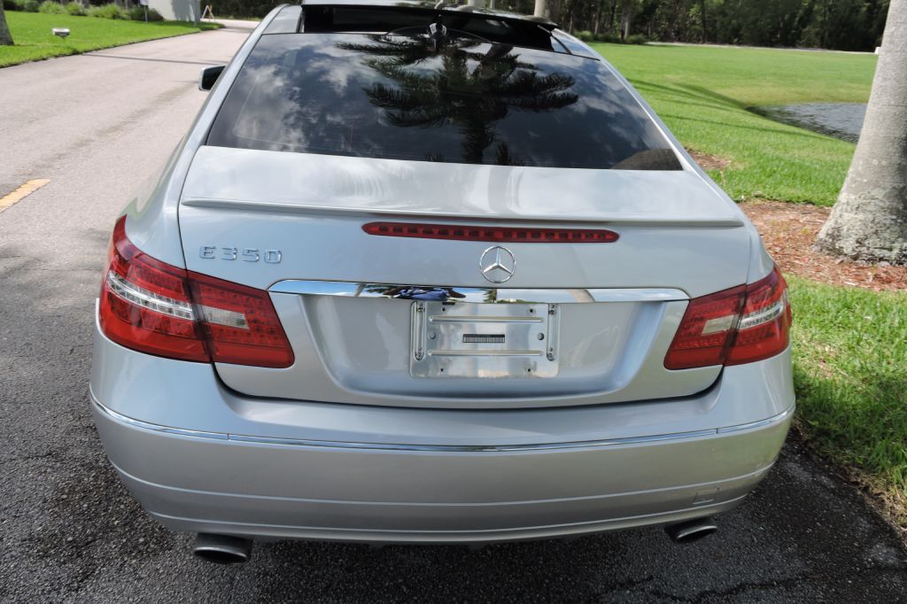 Photo 8 of this MERCEDES-BENZ E-CLASS