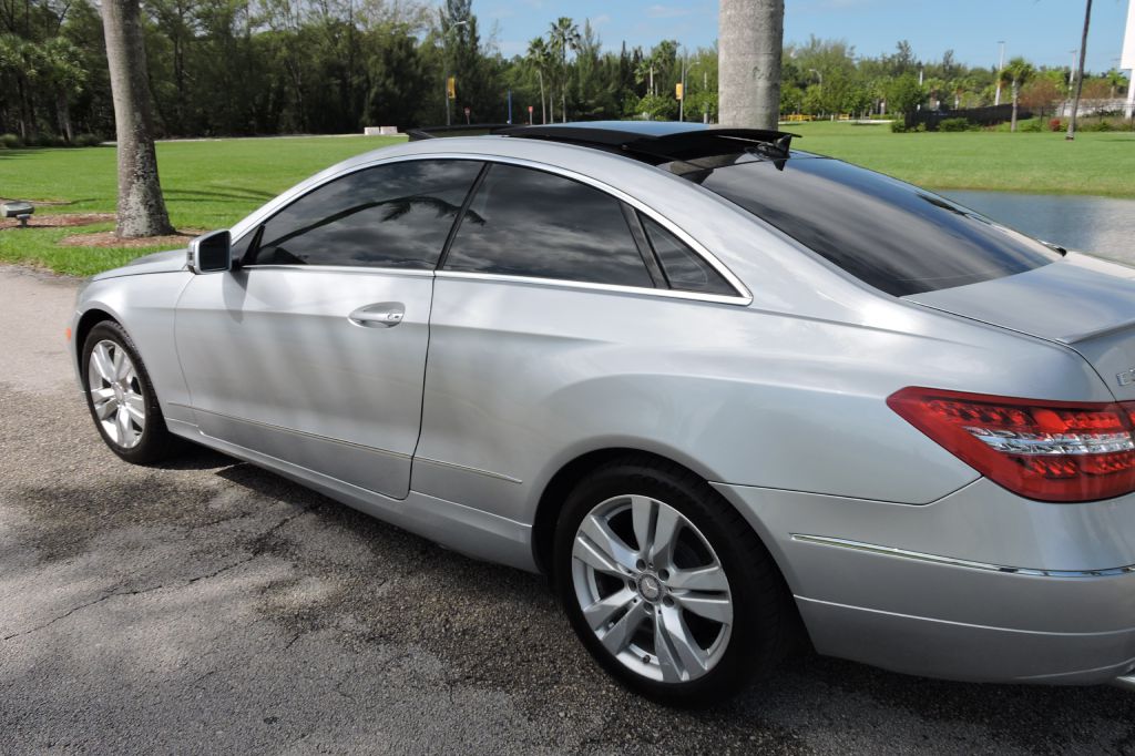 Photo 9 of this MERCEDES-BENZ E-CLASS