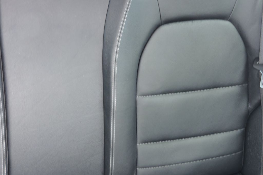 Photo 14 of this MERCEDES-BENZ E-CLASS