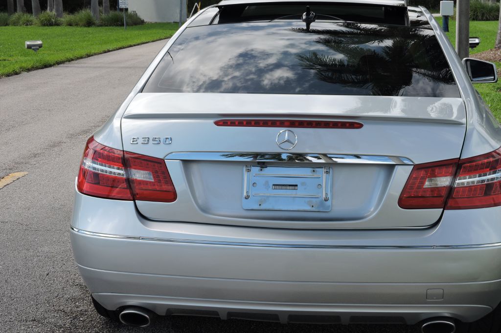 Photo 16 of this MERCEDES-BENZ E-CLASS