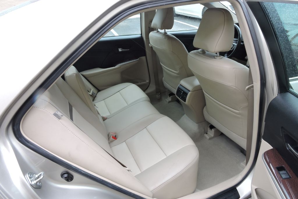 Photo 9 of this TOYOTA CAMRY