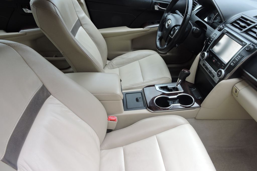 Photo 10 of this TOYOTA CAMRY