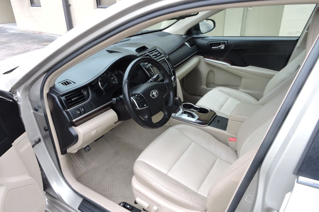 Photo 12 of this TOYOTA CAMRY