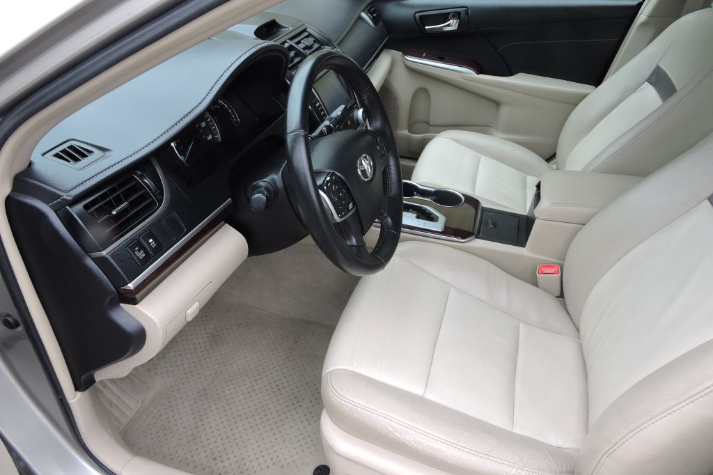 Photo 13 of this TOYOTA CAMRY