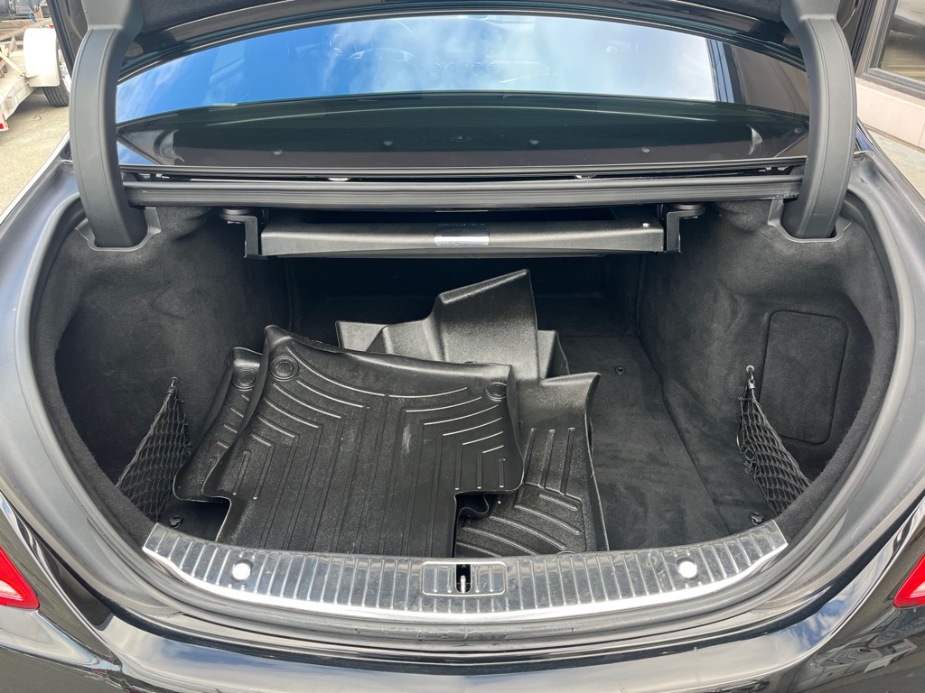 Photo 25 of this MERCEDES-BENZ S-CLASS