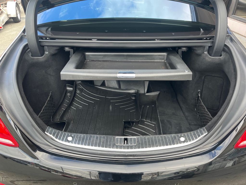 Photo 24 of this MERCEDES-BENZ S-CLASS