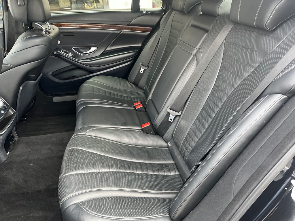 Photo 22 of this MERCEDES-BENZ S-CLASS