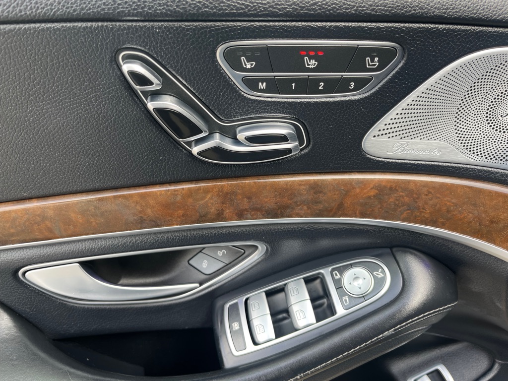 Photo 10 of this MERCEDES-BENZ S-CLASS