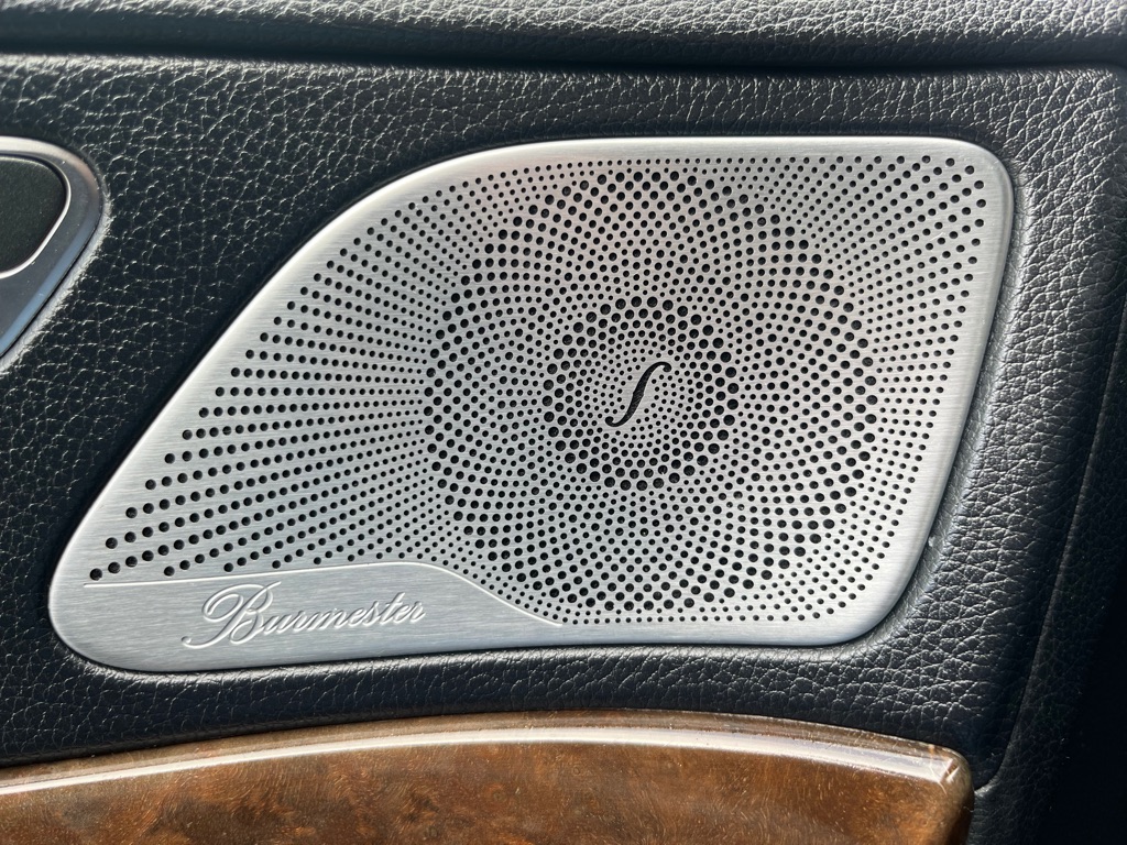 Photo 19 of this MERCEDES-BENZ S-CLASS